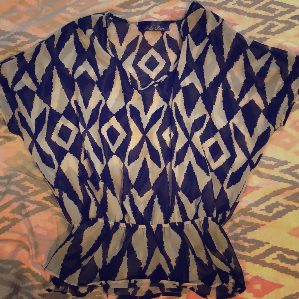 FRANCHESCA’S scoop neck blouse